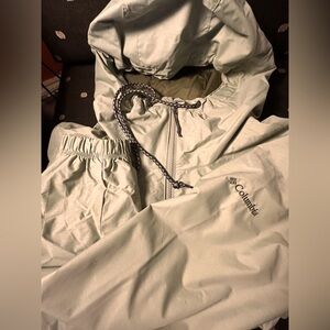 COLUMBIA RAIN JACKET